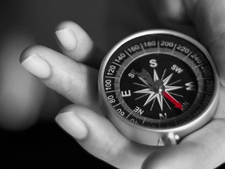 Holding a compass | Atradius 